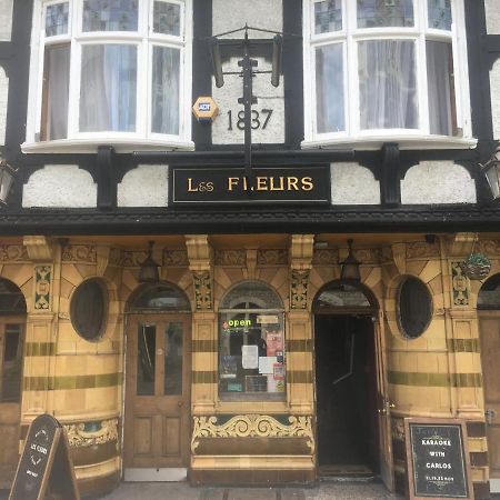 Les Fleurs Accommodation 多佛尔 外观 照片