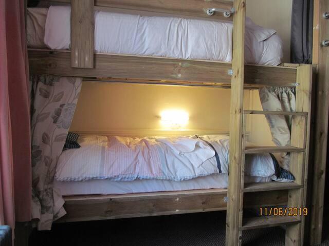 Les Fleurs Accommodation 多佛尔 外观 照片