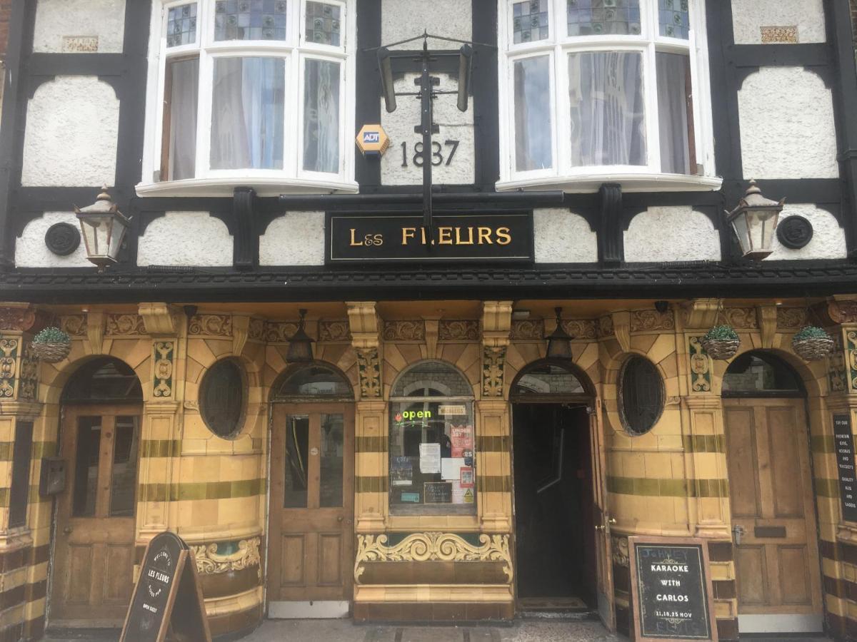 Les Fleurs Accommodation 多佛尔 外观 照片