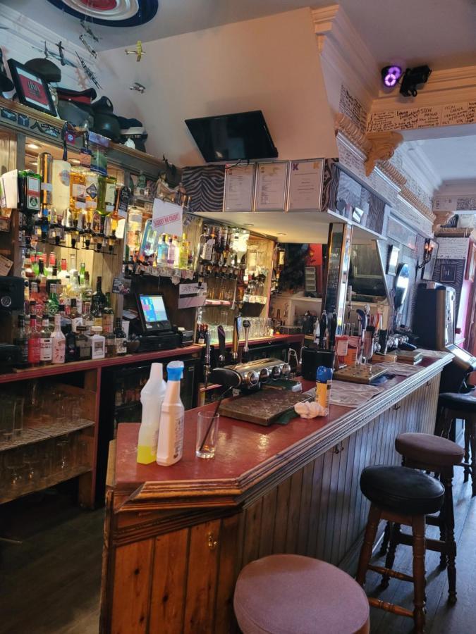 Les Fleurs Accommodation 多佛尔 外观 照片